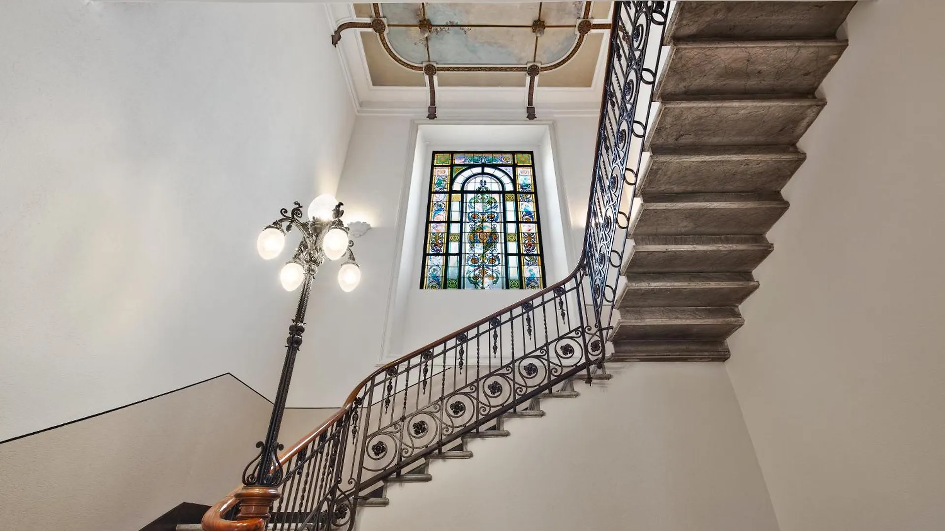 Two-Room Apartment In Como Center Italy
