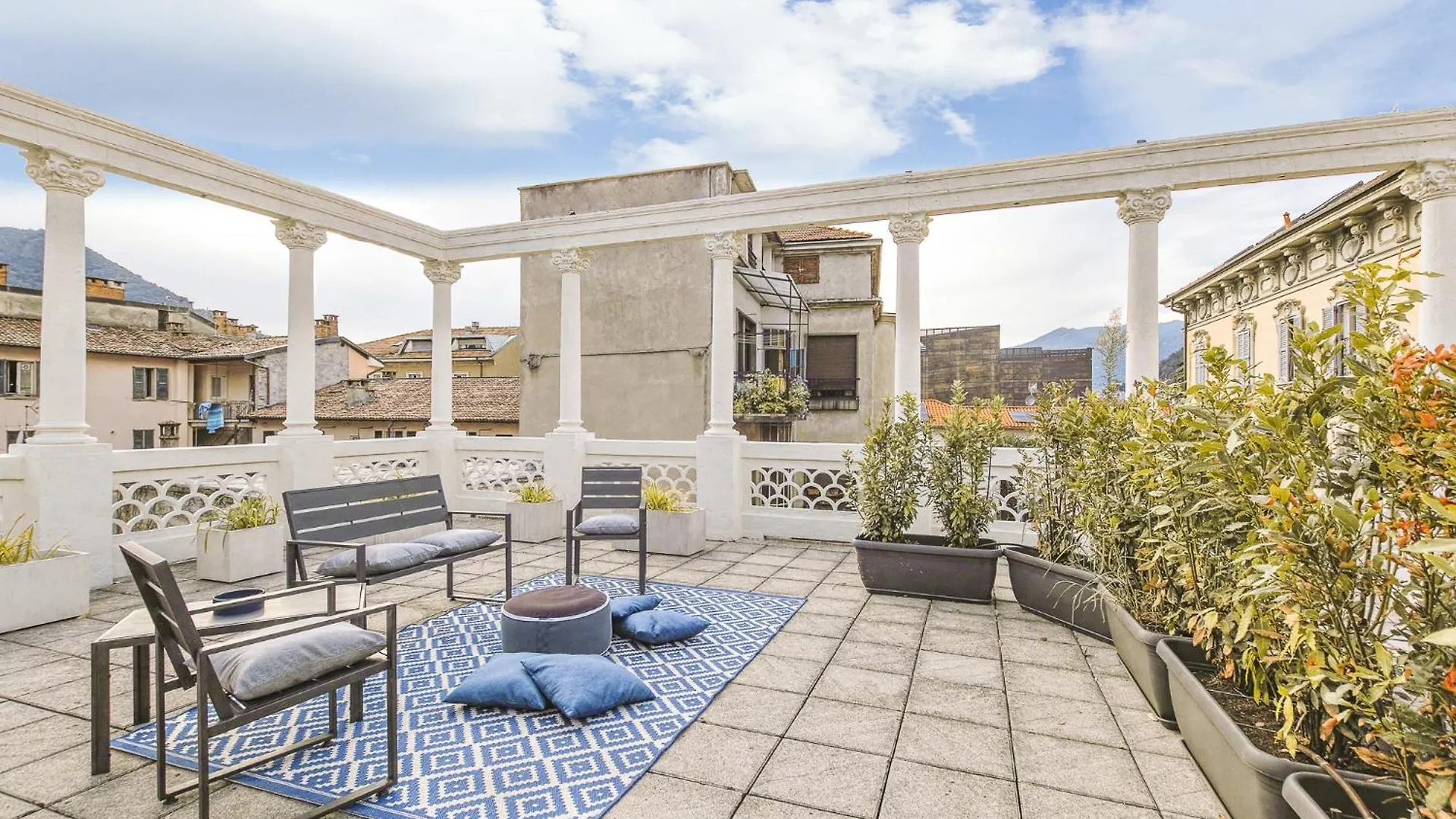 Two-Room Apartment In Como Center Italy